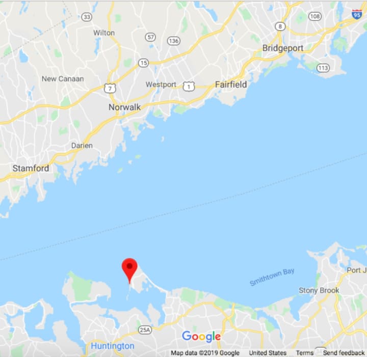 The Coast Guard responded from Eatons Neck on Long Island (red marker).