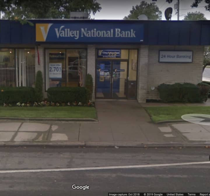 Valley National Bank in Garden City South.