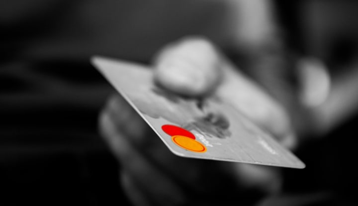 A convicted felon pleaded guilty to credit card and identity theft.