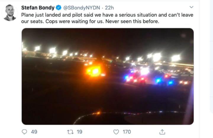 New York Daily News writer Stefan Bondy live-tweeted the incident.