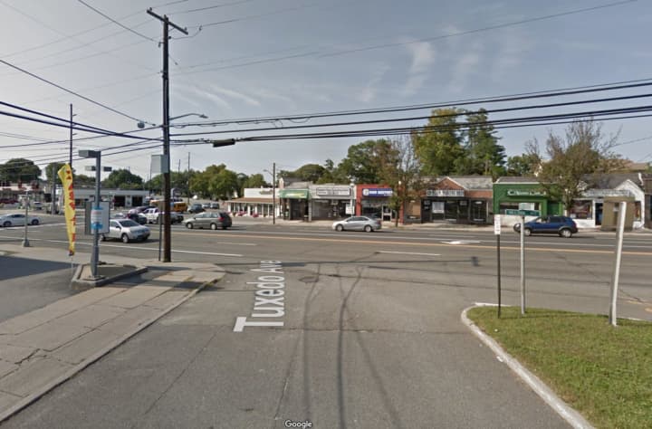 The intersection of Hillside Avenue and Tuxedo Avenue in Garden City.