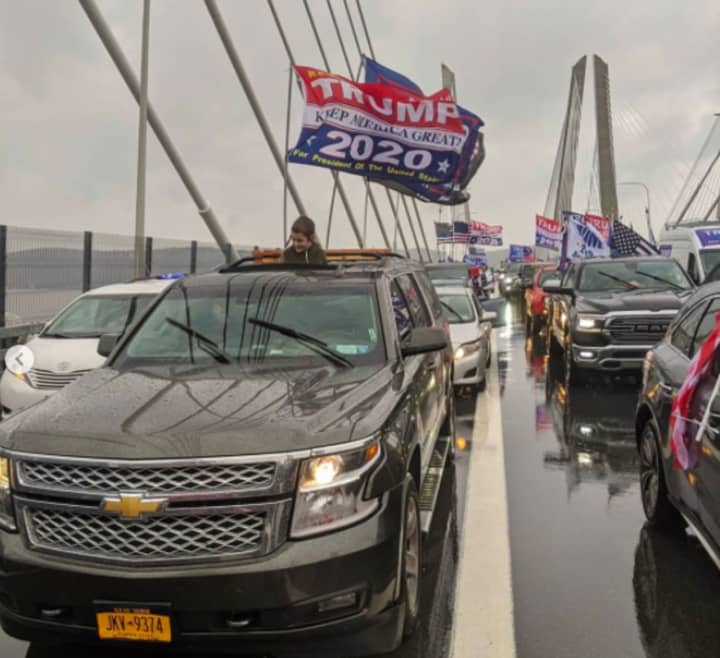 Trump caravan lead by #JewsForTrump halts traffic on the Gov. Mario Cuomo Bridge Sunday.