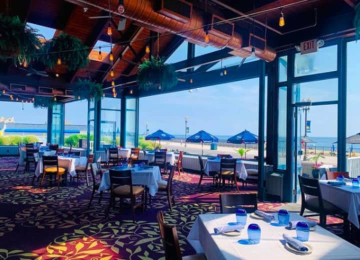Rooney&#x27;s Oceanfront Restaurant