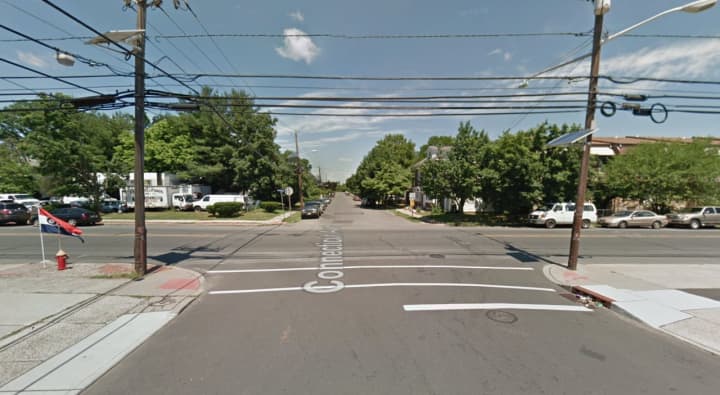 Intersection of Greenwood Avenue and Connecticut Avenue in Hamilton