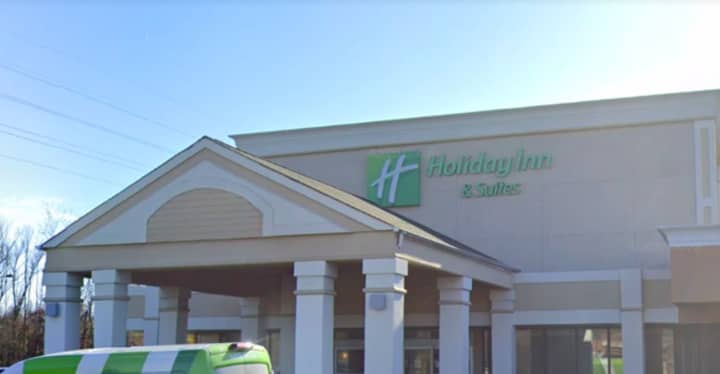 Holiday Inn and Suites in Parisppany