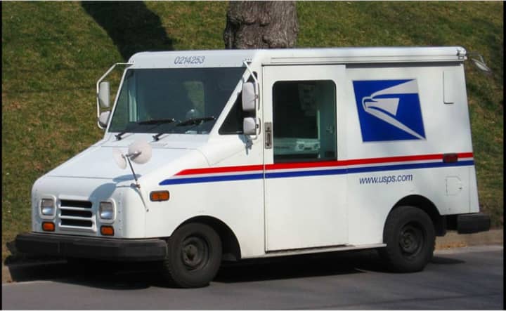 A former US Postal Service employee who pleaded guilty to stealing two iPads and cash from the mail must pay restitution to his victims, a federal judge ruled this week.