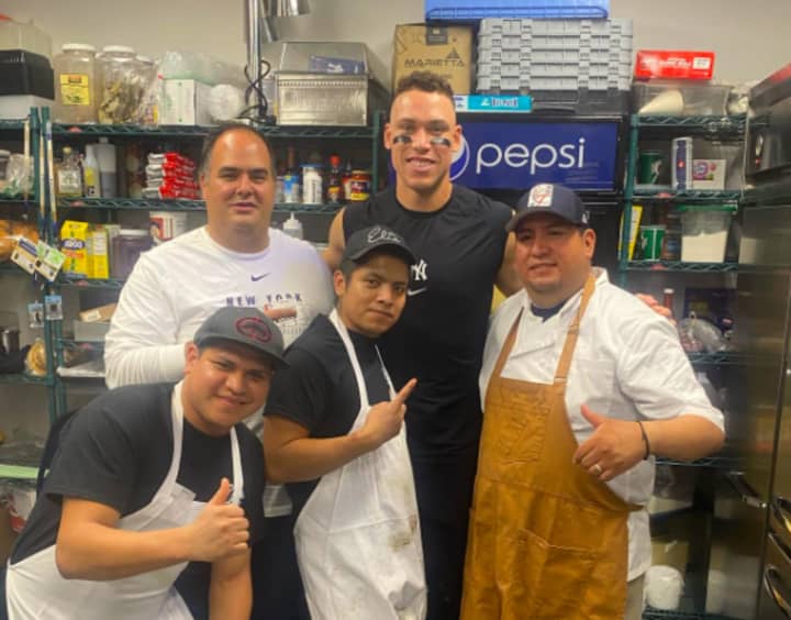 Aaron Judge visits Elia Mediterranean Restaurant chefs, who cooked for the New York Yankees on Tuesday, Oct. 11.