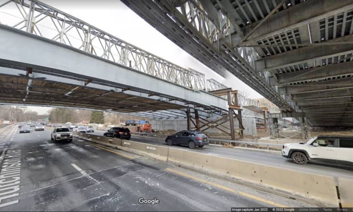 The bridge in Mount Vernon carrying East Lincoln Avenue over the Hutchinson River Parkway and Hutchinson River has been replaced, transportation officials announced.