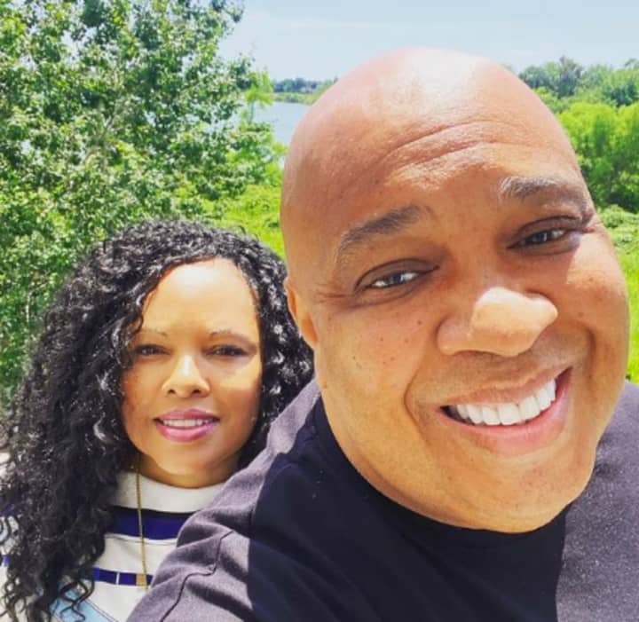 Justine Simmons and Rev. Run, along with author Harlan Coben, will cut the ribbon on the brand-new Paramus Barnes &amp; Noble store.