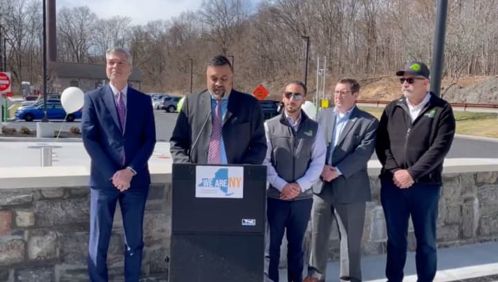 Officials from the&nbsp;New York State Department of Transportation announce the opening of the new service area.&nbsp;