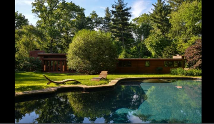 A Frank Lloyd Wright home in Glen Ridge is once again for sale.