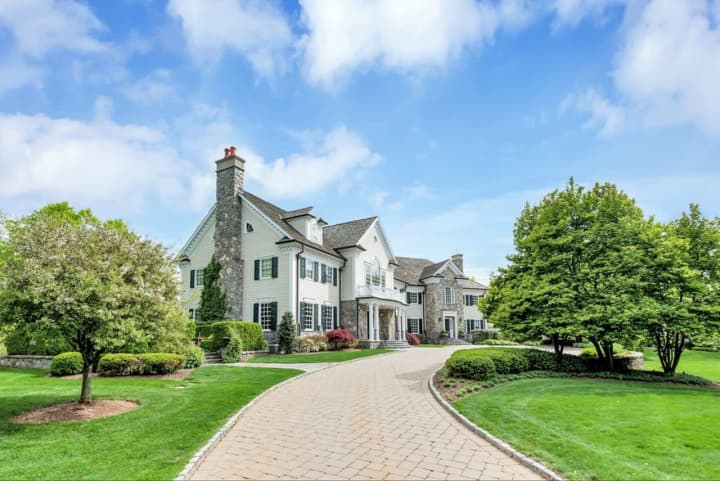 Phil Simms is selling his Franklin Lakes home.