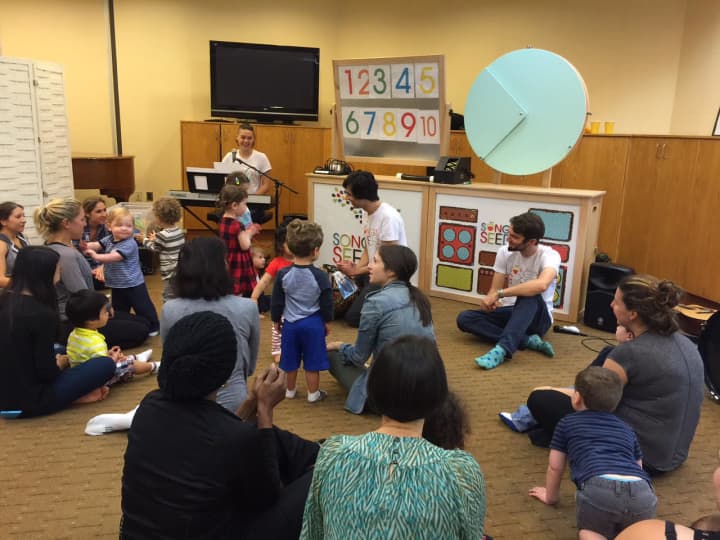 Songs for Seeds holding a concert/class for young children and their parents.