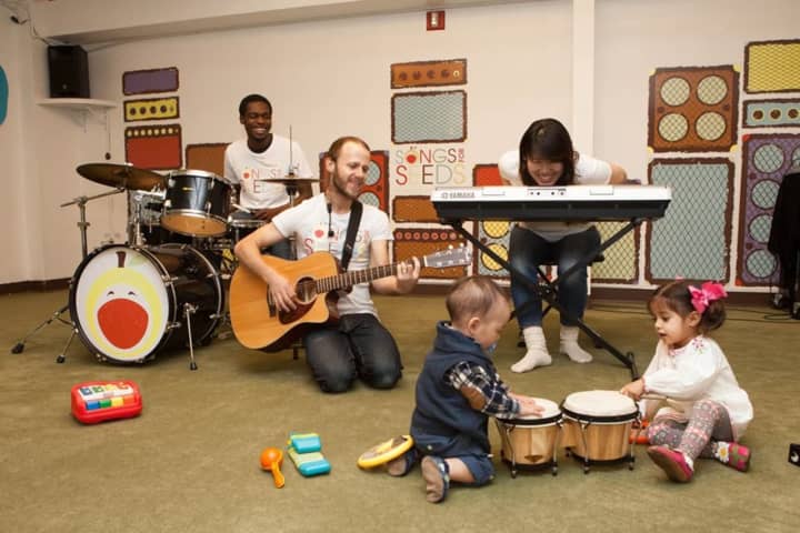 Songs for Seeds features 45-minute classes led by a three-piece live band of teacher/musicians who encourage kids to sing, play instruments and dance.