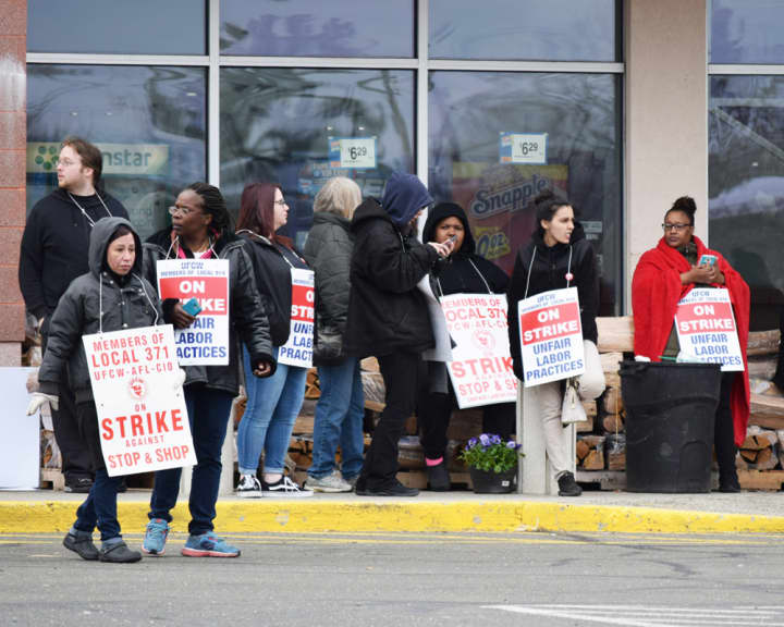 Stop &amp; Shop workers protesting