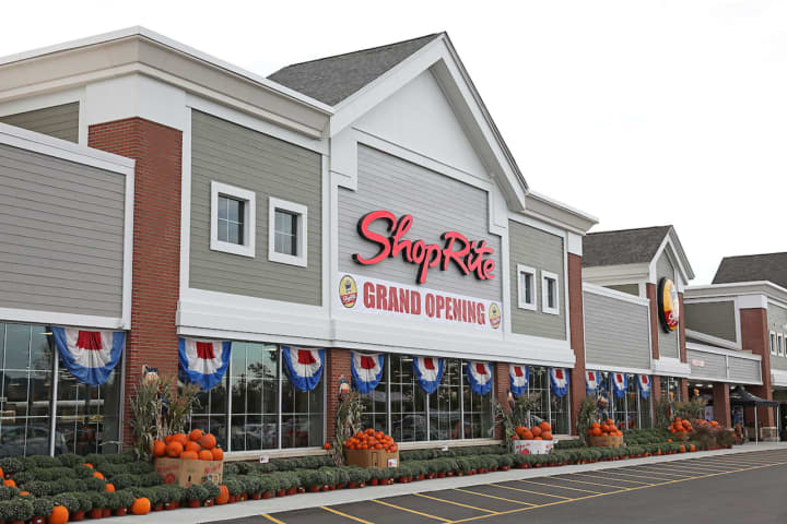 A new ShopRite opened its doors in Poughkeepsie over the weekend.