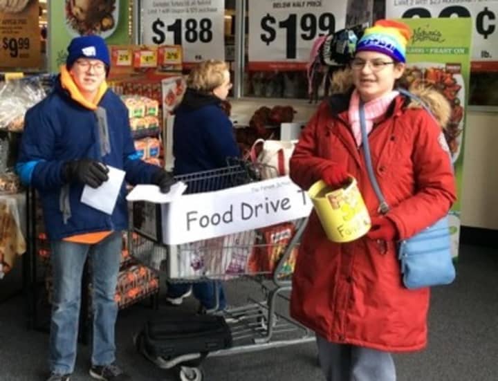 The Forum School students collect food at Wyckoff Stop &amp; Shop.