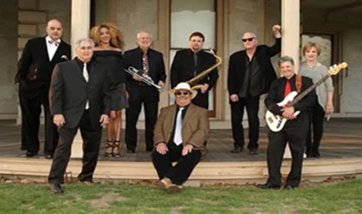 Tim Currie and His Motown Band will play at the &quot;Waterfront Love&quot; concert at Calf Pasture Beach to help those impacted by Hurricane Harvey.