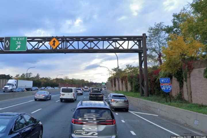 Overnight lane closures are planned for both directions of the Long Island Expressway (I-495) in Roslyn Heights on Wednesday, Dec. 7, and Thursday, Dec. 8.