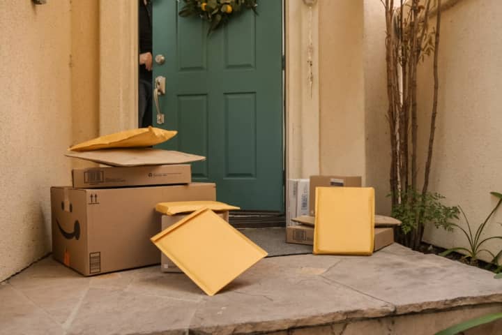 The Saratoga County Sheriff&#x27;s Office is warning residents after packages were stolen from at least 18 homes in Malta on Monday, Nov. 28.
