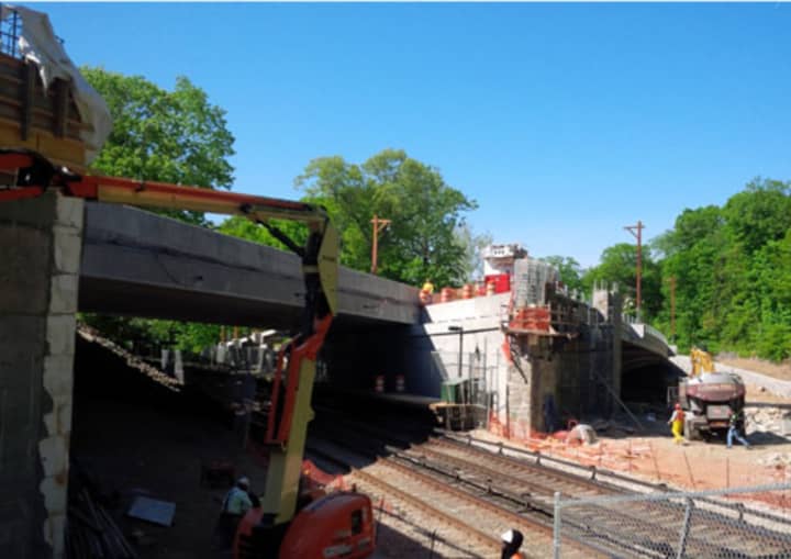 Crews work on the Bronx River Parkway construction project this spring.