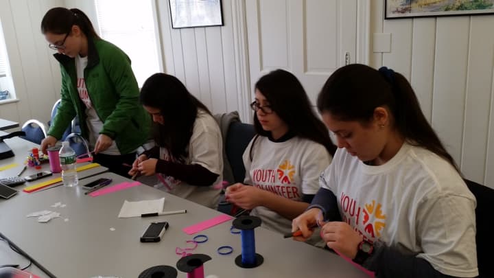 YVC volunteers working on a bookmark project.