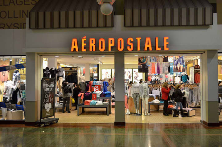 Aéropostale, a retailer of clothing for teenagers, has filed for bankruptcy and plans to close 100 of its 800 stores, including ones in Brooklyn and Manhattan.