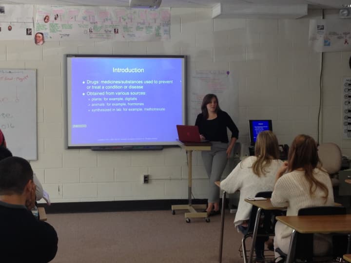 Alumna Christina Zupan recently visited New VIsions Health students to discuss pharmacology.