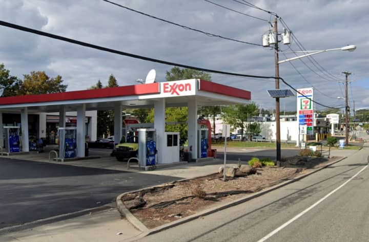 Exxon/7-Eleven on southbound Route 17 in Hasbrouck Heights