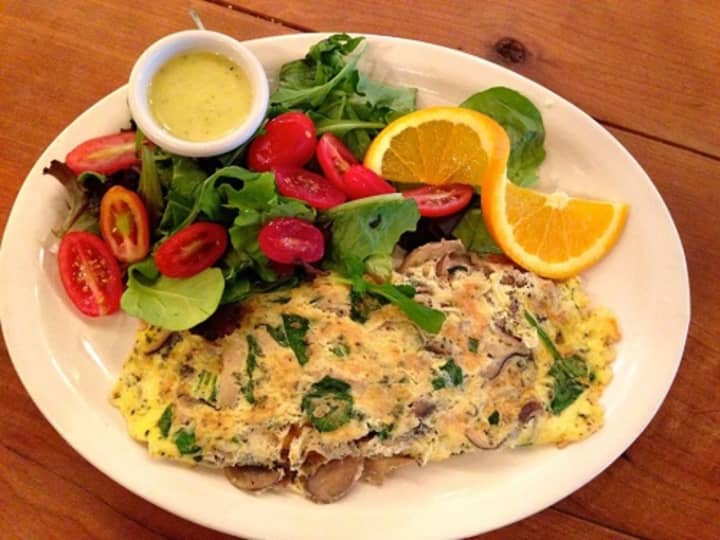 A build-your-own omelette made with mushrooms and spinach at the Farmhouse Café &amp; Eatery in Cresskill.