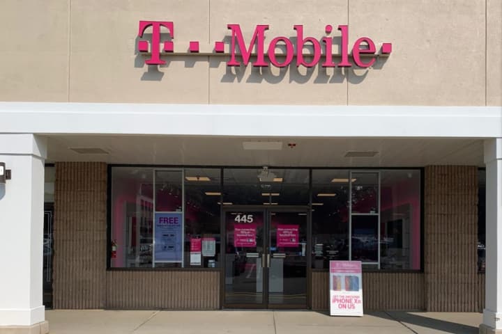 T-Mobile Store, Shop-Rite Shopping Center, Old Hook Road, Emerson