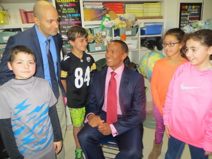 Fox 5 meteorologist Mike Woods visits with C.V. Star Intermediate School&#x27;s fourth-graders.
