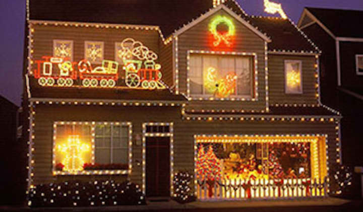 North Arlington Crowns 30 Homes For Best Holiday Decorations.