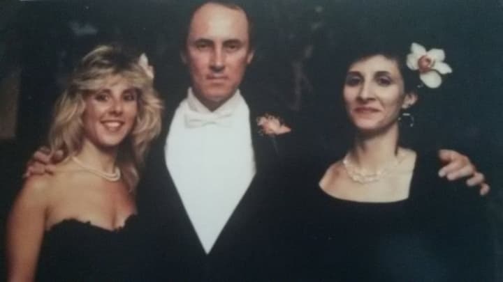 Robert A. Muir with his daughters Jennifer (left) and Lisa (right) in 1990.