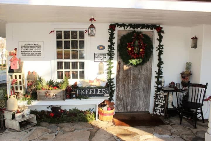 The Keeler Tavern Museum in Ridgefield is decorated for the holidays and invites residents to take family photos. 