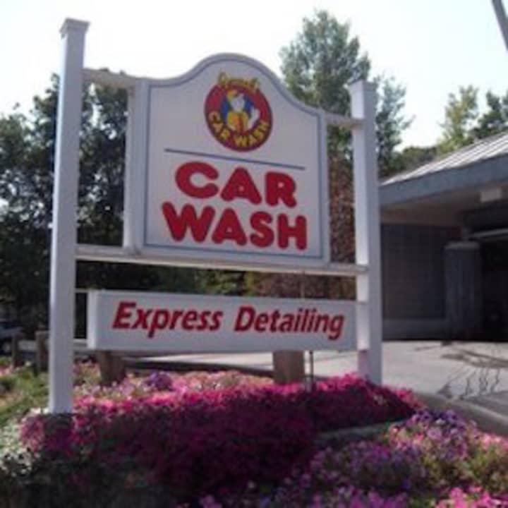 Fred&#x27;s Car Wash in Fairfield and Norwalk is offering free service to veterans on Wednesday. 