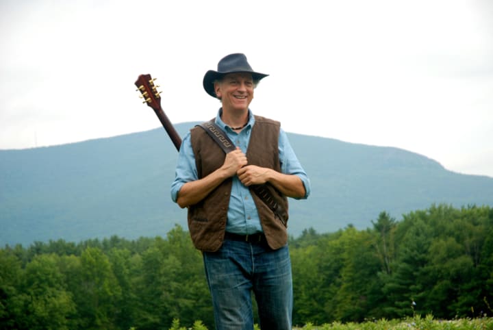 Marc Black will perform Oct. 8 at the Darien Library. 
