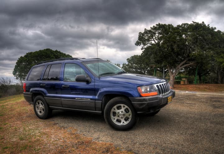 Chrysler issued a voluntary recall Tuesday of 2.7 million 1993-2004 Jeep Grand Cherokee and 2002-2007 Liberty vehicles.
