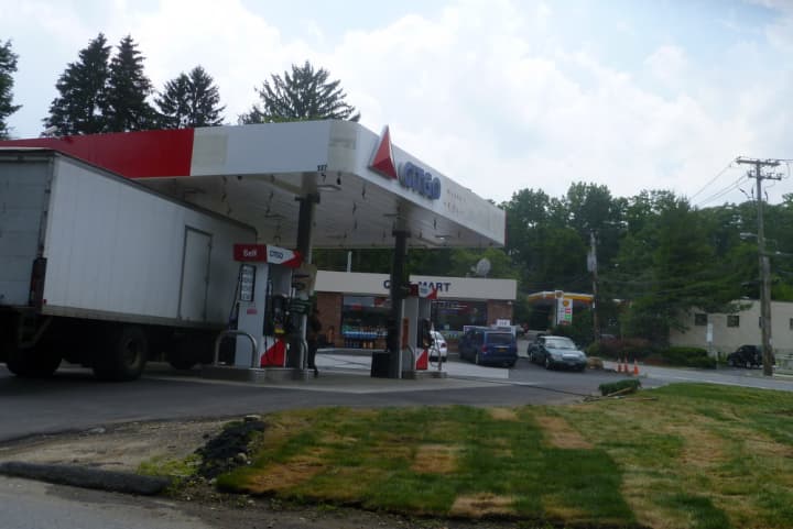 A masked man robbed the Citgo gas station on Bradhurst Avenue early Tuesday.