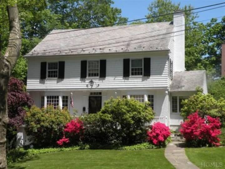 This Mount Vernon home is available for $550,000. 