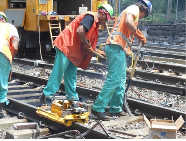 Metro-North is working on right-of-way improvements in the Bronx between Melrose and Woodlawn. The project includes track and drainage improvements, tie replacement, fencing repairs and general cleanup.