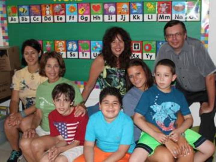 Rose Rothe (center), executive director of SPARC, Inc., and Marcel Hegglin (right), United Way of Northern Westchester Local Presence Chair, with the kids and staff of the Summer Magic program at the Bedford Village Elementary School.