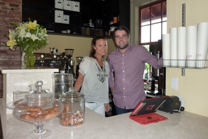 Norwalk resident Briana Pennell and Stamford&#x27;s Chris Barrett are opening their first Steam Coffee Bar location at Westport&#x27;s Greens Farms Metro-North station.