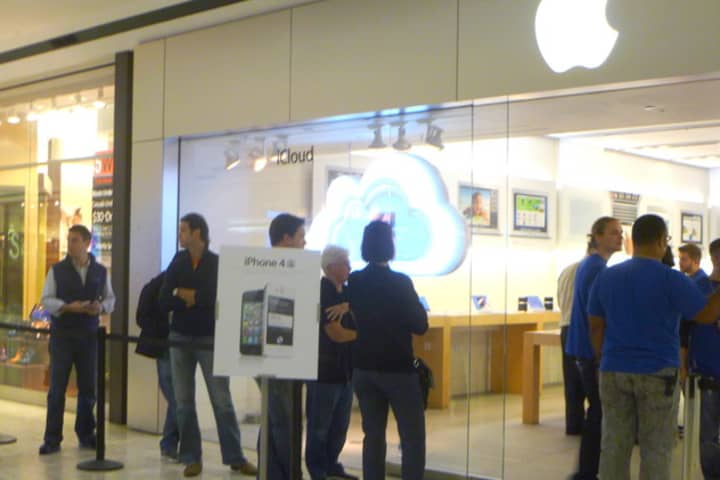 A woman tried to buy an iPad from the Stamford Apple store Sunday using a fake credit card, according to police.