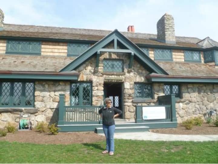 The Innis Arden Cottage on Greenwich Point will host the program.