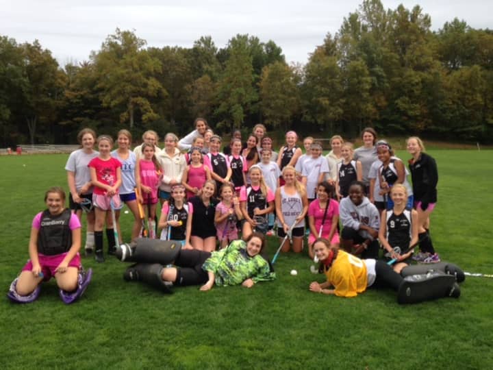 New Canaan&#x27;s St. Luke&#x27;s School field hockey teams are participating in the &quot;Play4theCure&quot; fundraiser to support Breast Cancer Awareness. 