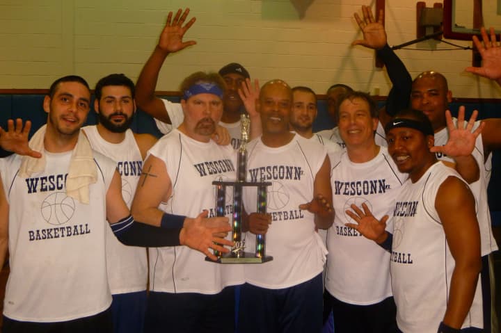 Sign up Nov. 5 for the 2015 Greenwich Recreation Men&#x27;s Basketball League.