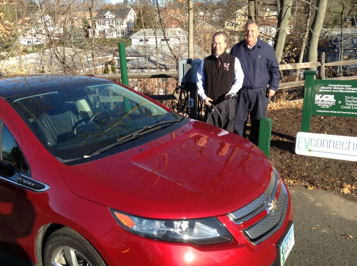 Westport has a new solar-powered electric vehicle charging station located at 61 Jesup Road.