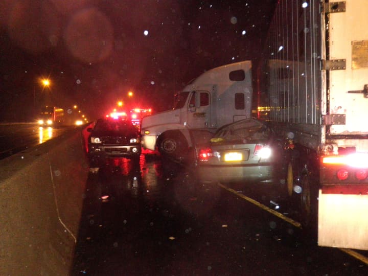 A jack-knifed tractor trailer caused a five-car accident on I-95 southbound in Westport early Wednesday morning.