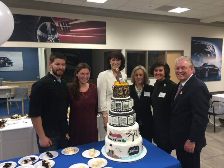 Bakers from the Pink Cupcake Shack gather around their winning cake with Fairfield Chamber Director Beverly Balaz, Town Clerk Betsy Browne and First Selectman Mike Tetreau. 